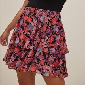 Mini crinkle lured tiered skirt NWOT. SIZE 5